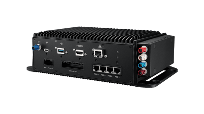 Ordenador para vehículos Advantech TREK-50N: carcasa negra con refrigeración pasiva y conexiones industriales.